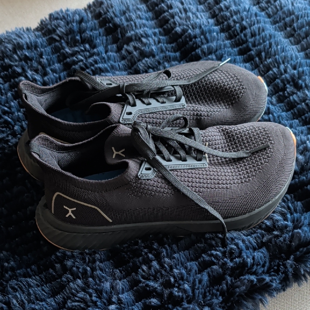 Flux Running Shoe 🖤